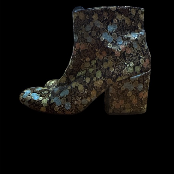 Charles David Black Floral Ankle Boots - Picture 4 of 7